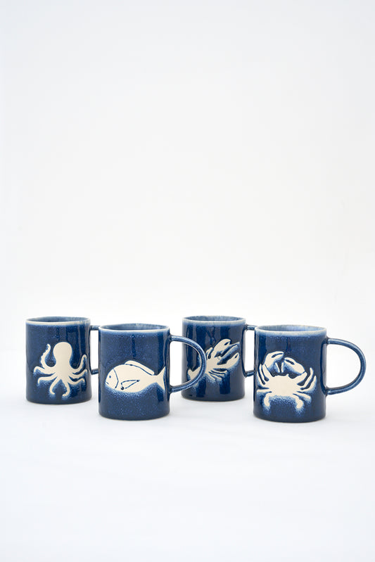 Gresezko katilua, urdin iluna, otarrainaren irudiarekin