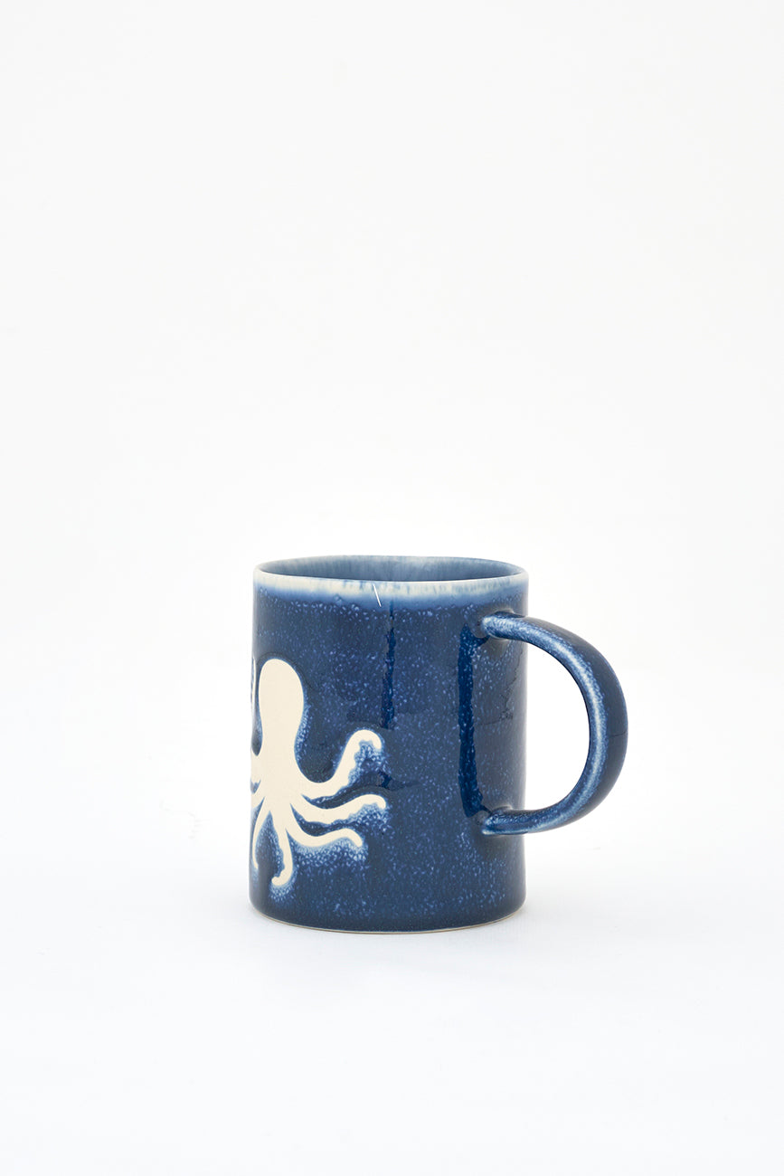 Taza de gres pulpo marino con pulpo