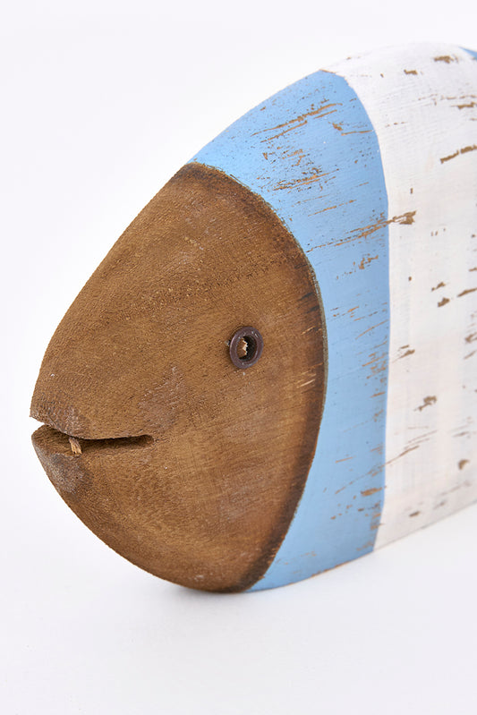 Pez decorativo de madera a rayas envejecido