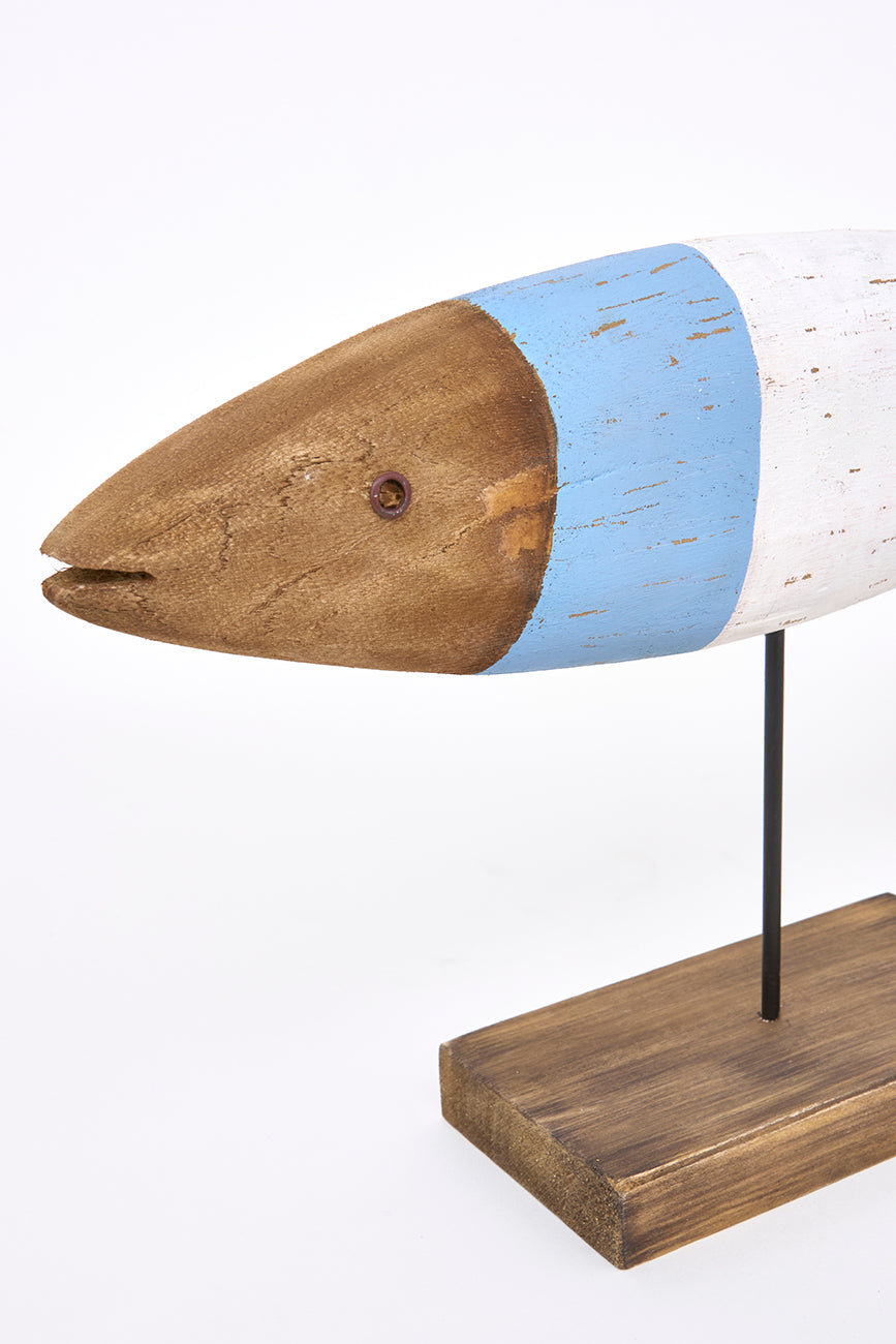 Arrain-formako apaingarri handia, zurezkoa eta oinarriduna