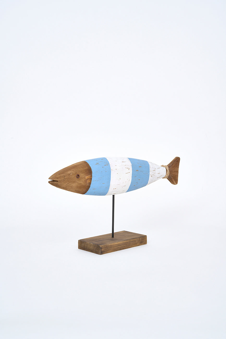 Arrain-formako apaingarri handia, zurezkoa eta oinarriduna