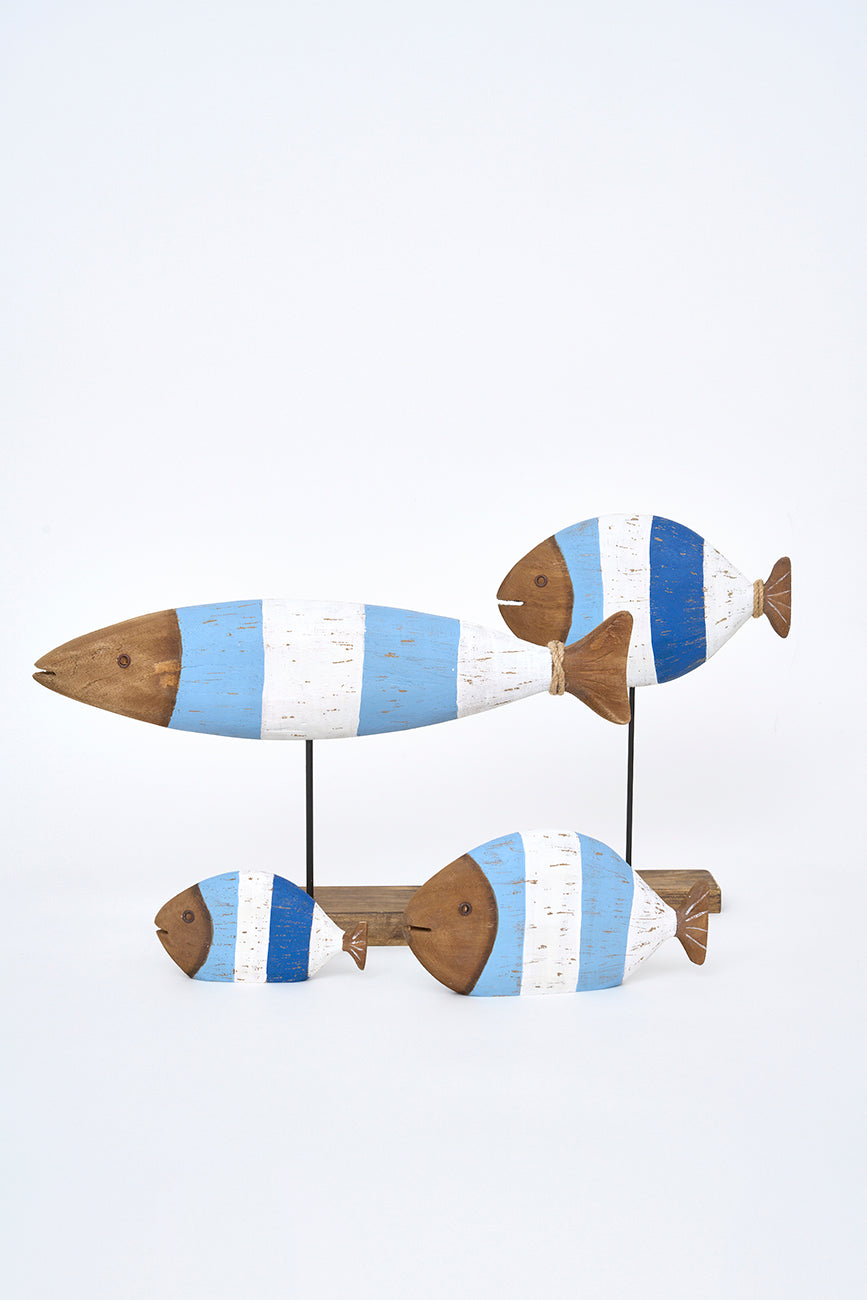 Arrain-formako apaingarri handia, zurezkoa eta oinarriduna