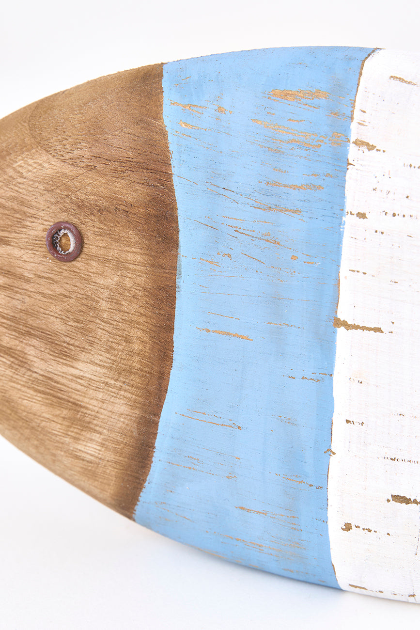 Suspension en bois en forme de poisson