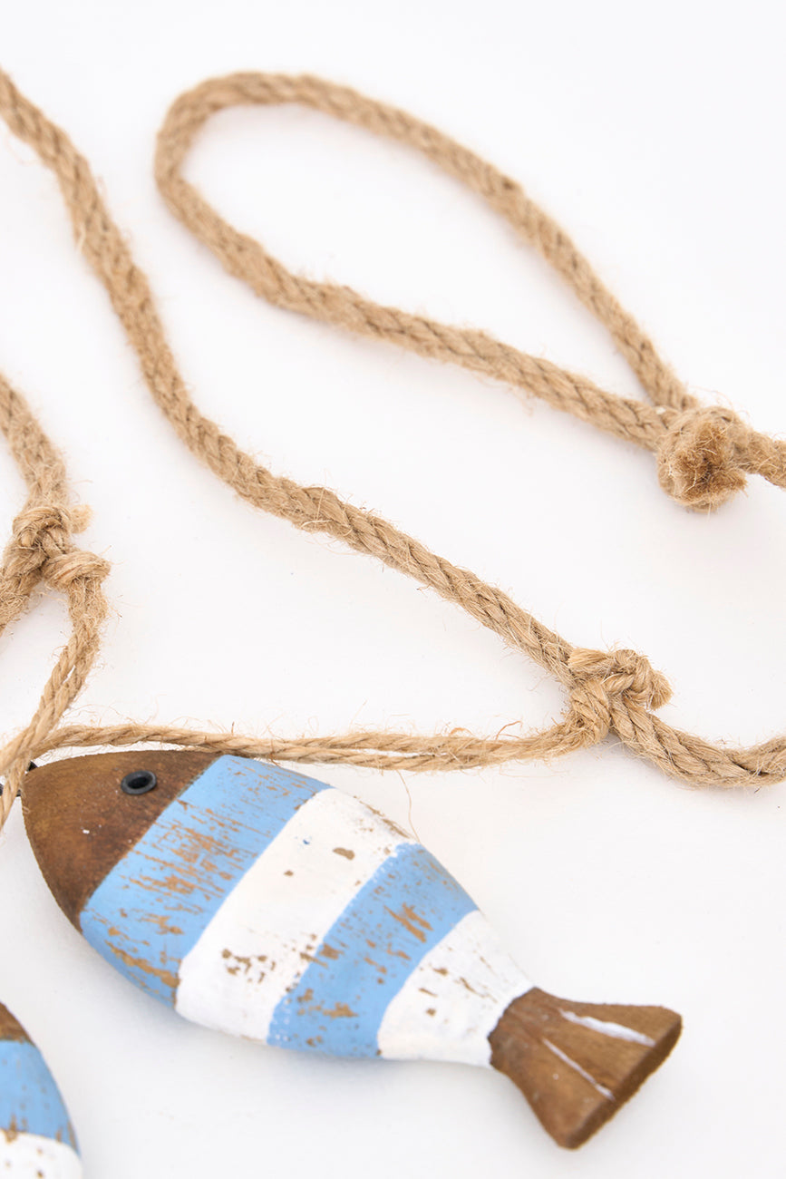 Guirlande de poissons en bois à rayures