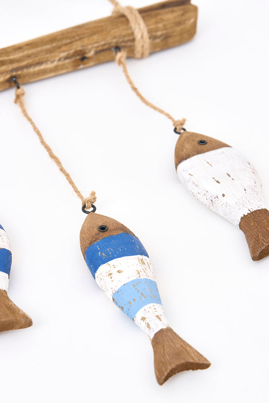 Colgante de madera con peces a rayas