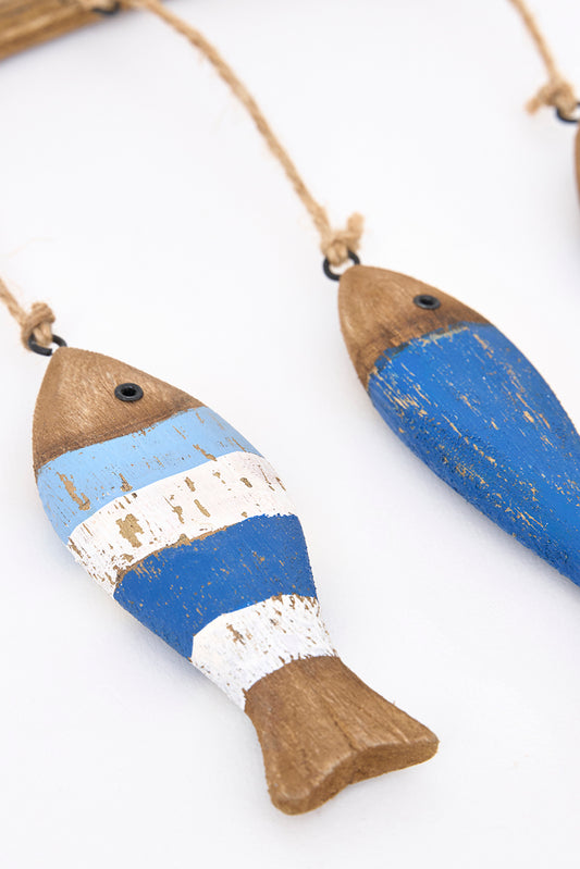 Colgante de madera con peces a rayas