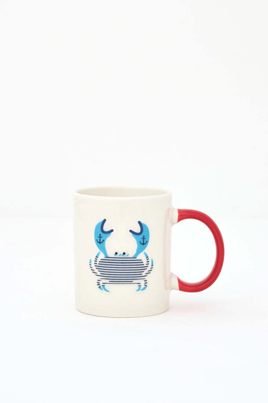 Taza con un cangrejo pintado