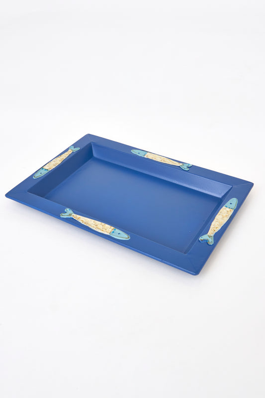 Bandeja de hojalata con peces en relieve