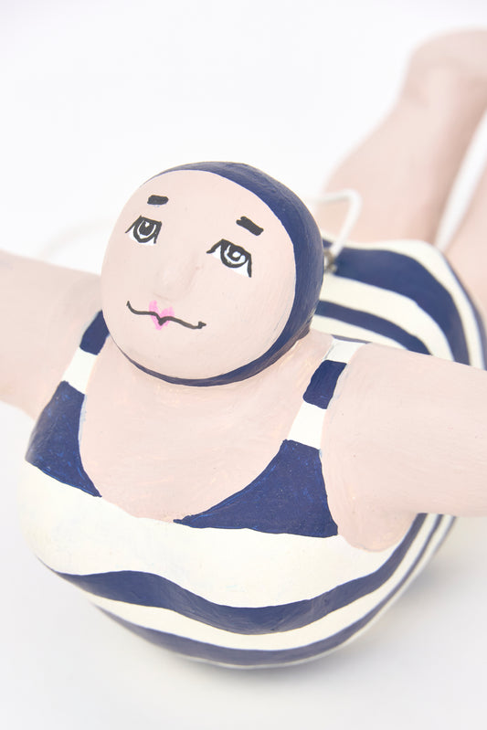 Bañista decorativa de papel maché para colgar