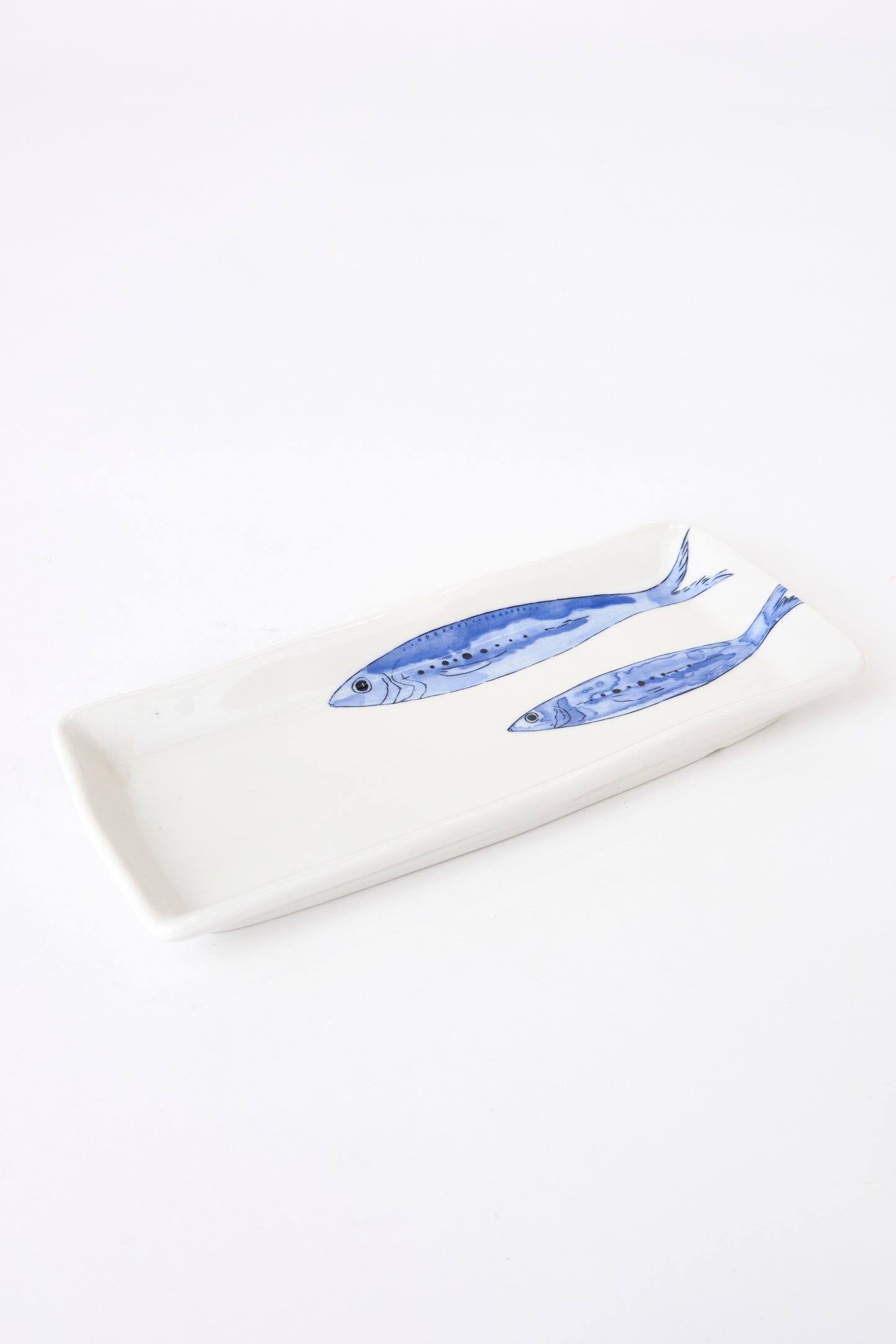 Plato rectangular con peces azules