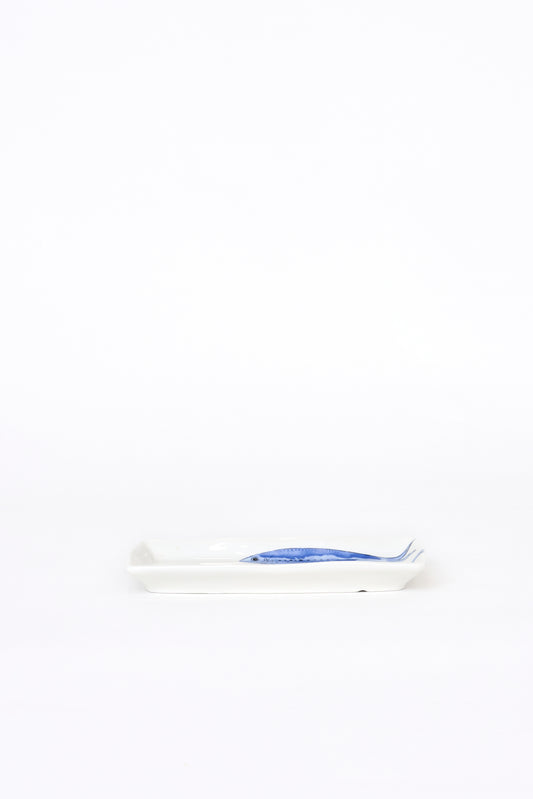 Plato rectangular con peces azules