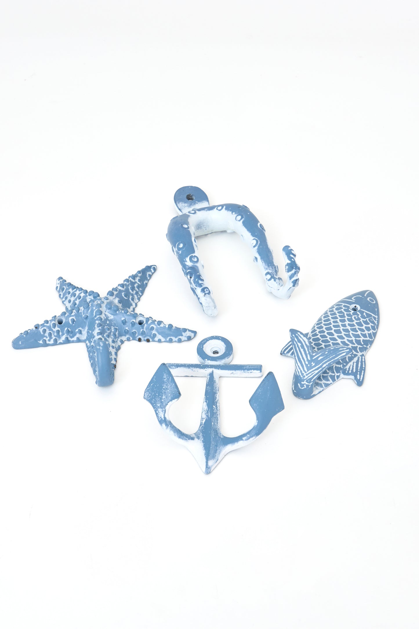 Aingura-forma duen metalezko esekitokia