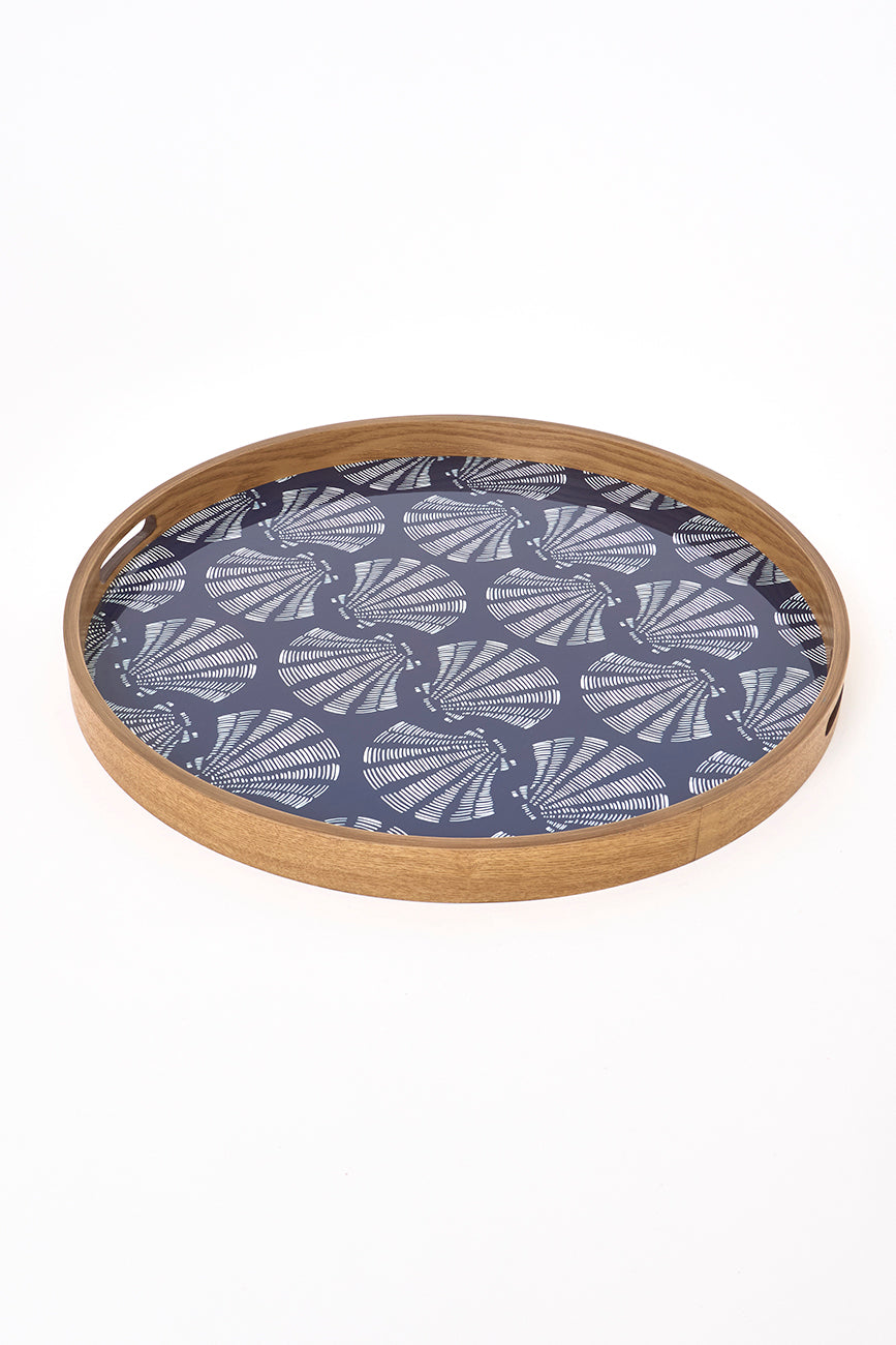 Set de 2 mesas de madera esmaltada con diseño de conchas