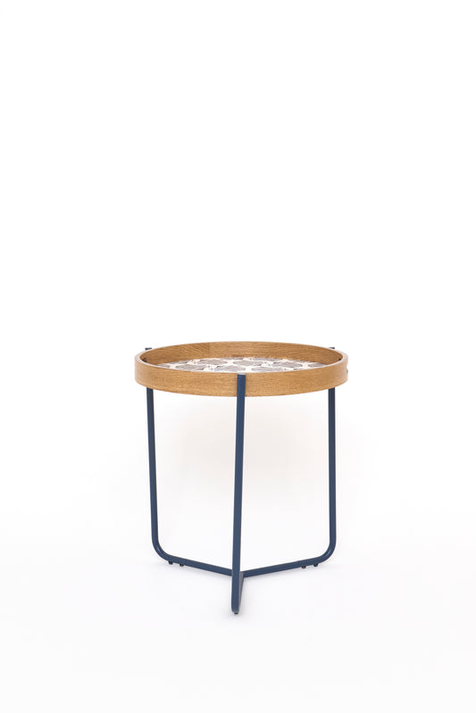 Set de 2 mesas de madera esmaltada con diseño de conchas