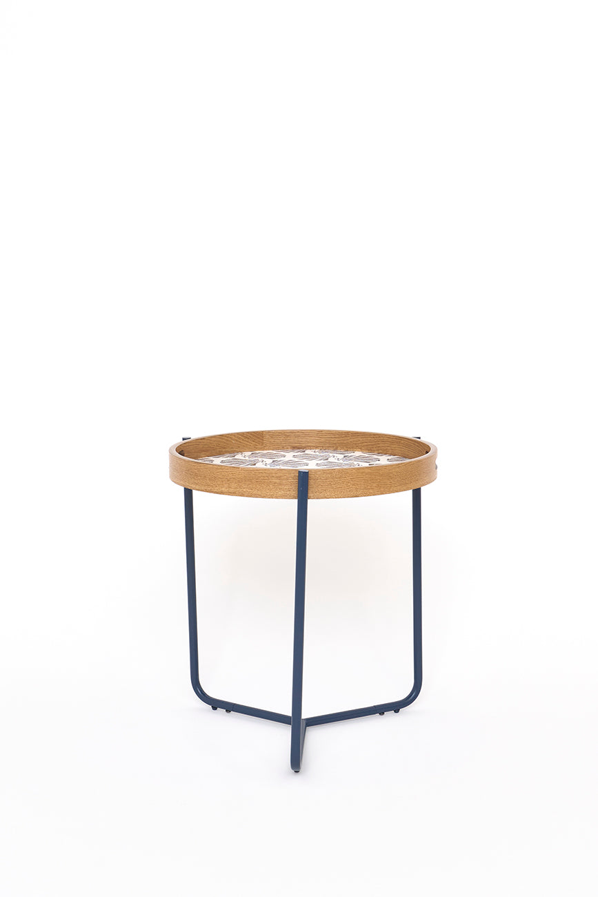 Set de 2 mesas de madera esmaltada con diseño de conchas