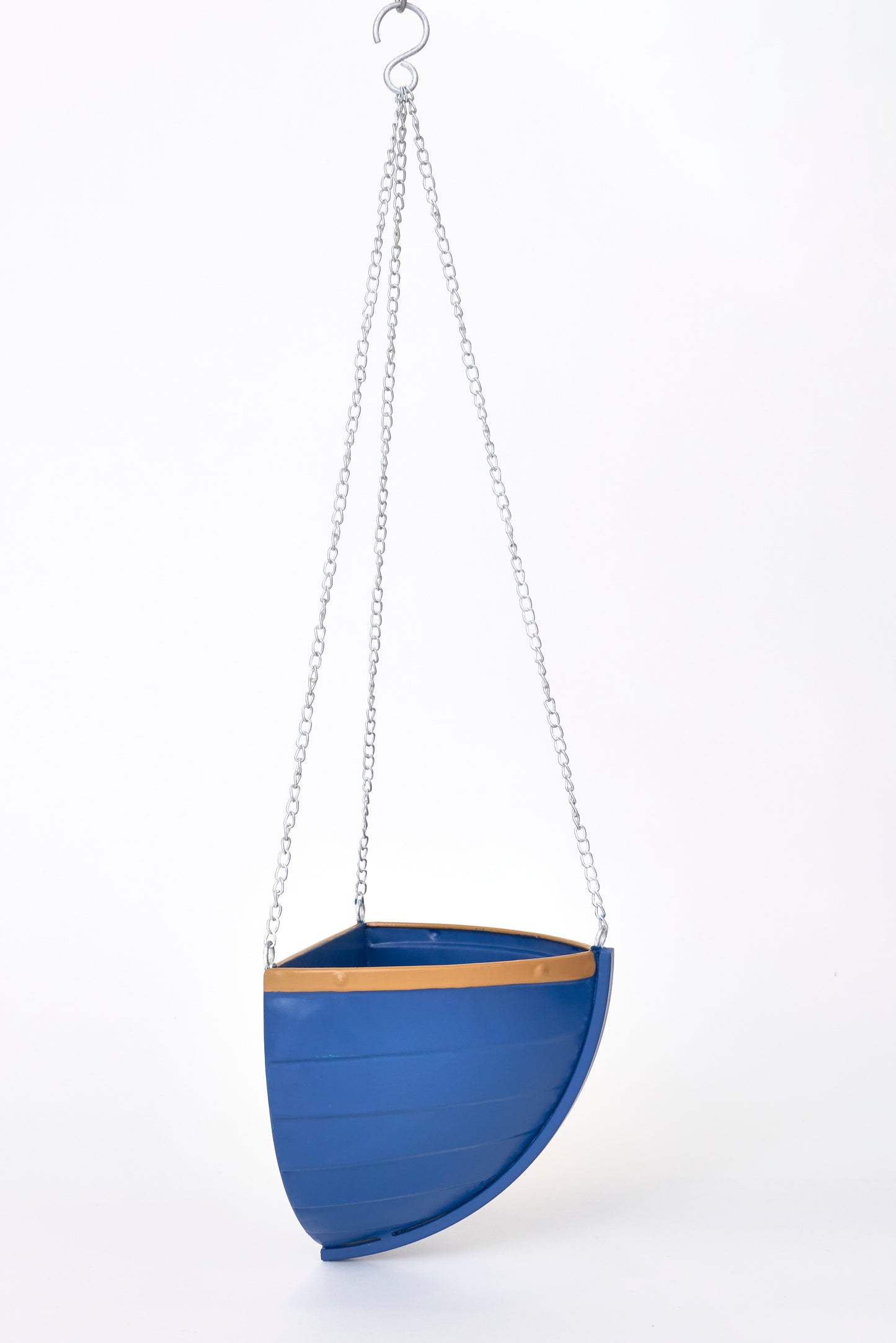 Itsasontzi-itxura duen loreontzi zintzilikaria