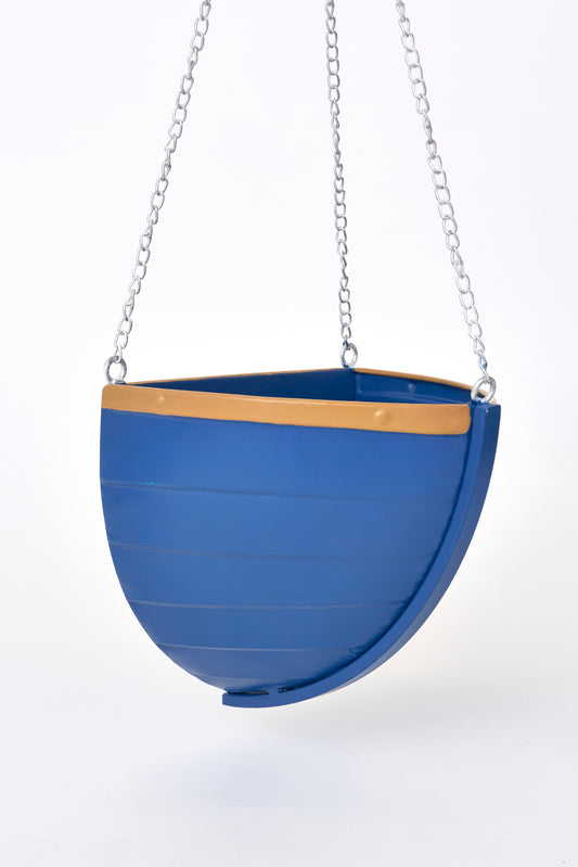 Itsasontzi-itxura duen loreontzi zintzilikaria