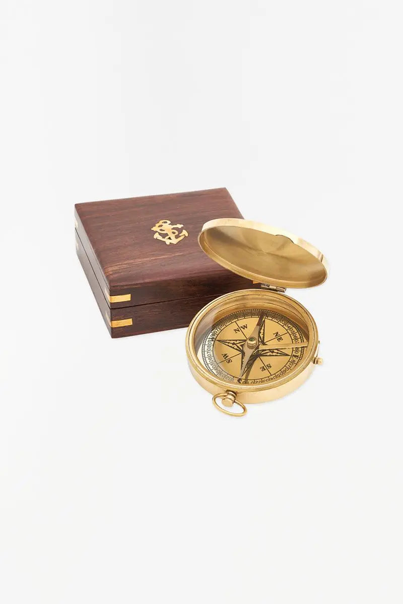 Brújula de latón con tapa - D651 Batela