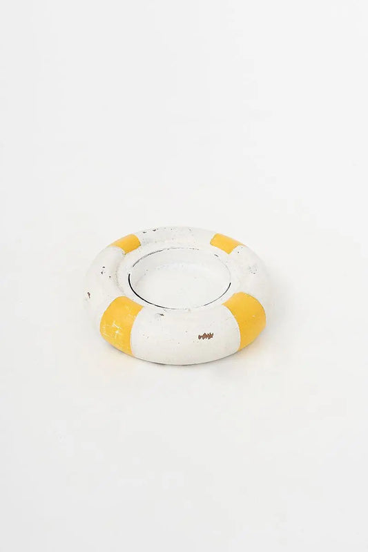 Portavelas con forma de salvavidas de madera amarillo