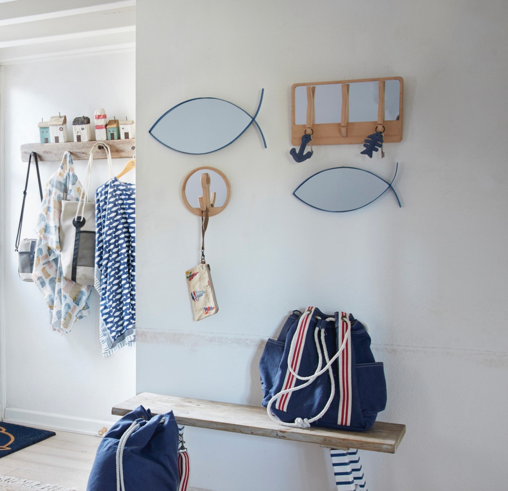 Wooden fish mirror and key holder - D2185