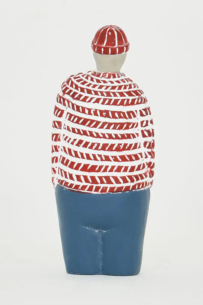 Figura de cemento marinero pintada rojo y azul