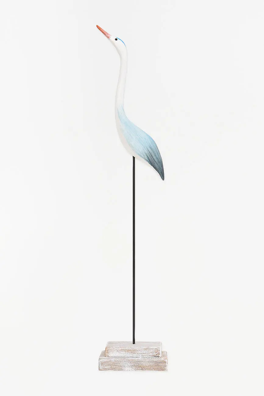 Pájaro con base hecha de madera en tonos azules y turquesa