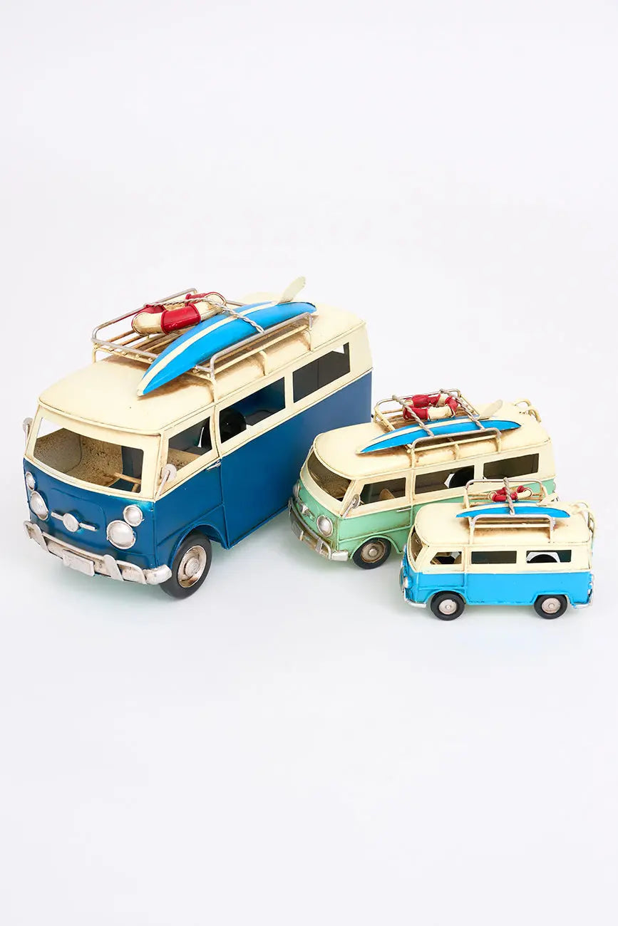 Furgoneta grande surfera en metal