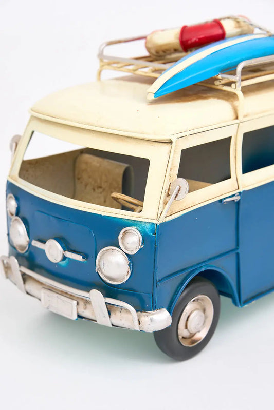 Furgoneta grande surfera en metal