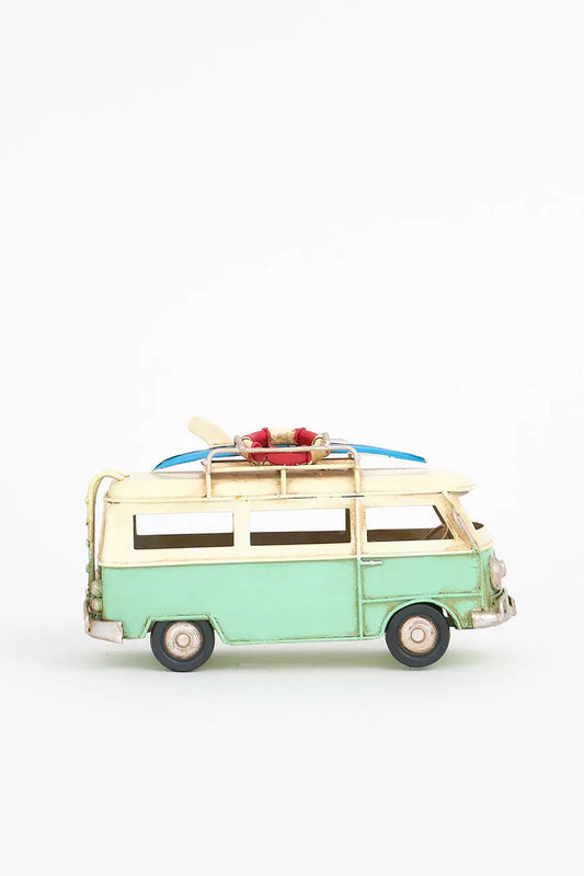 Surf-ukituko metalezko furgoneta ertaina