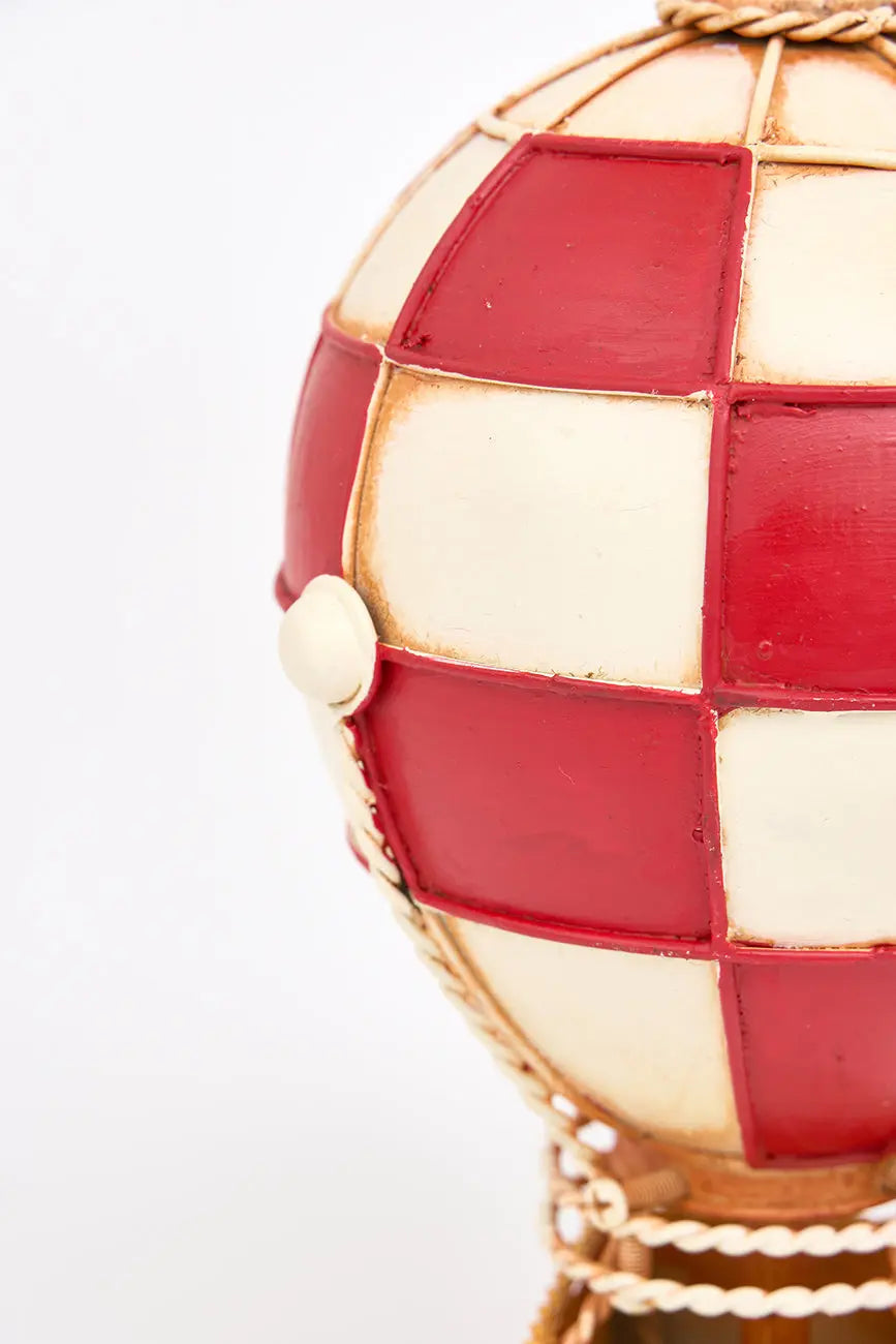 Globo decorativo en metal rojo y beige