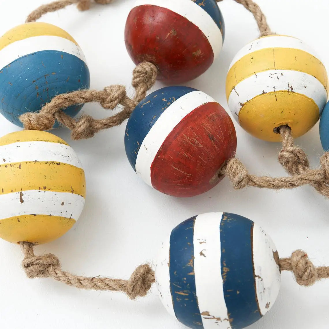 Guirnalda compuesta por ocho boyas de madera - D2245 Decoración Náutica Batela