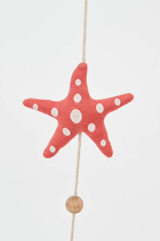 Guirnalda con caballito de mar, estrella y coral.