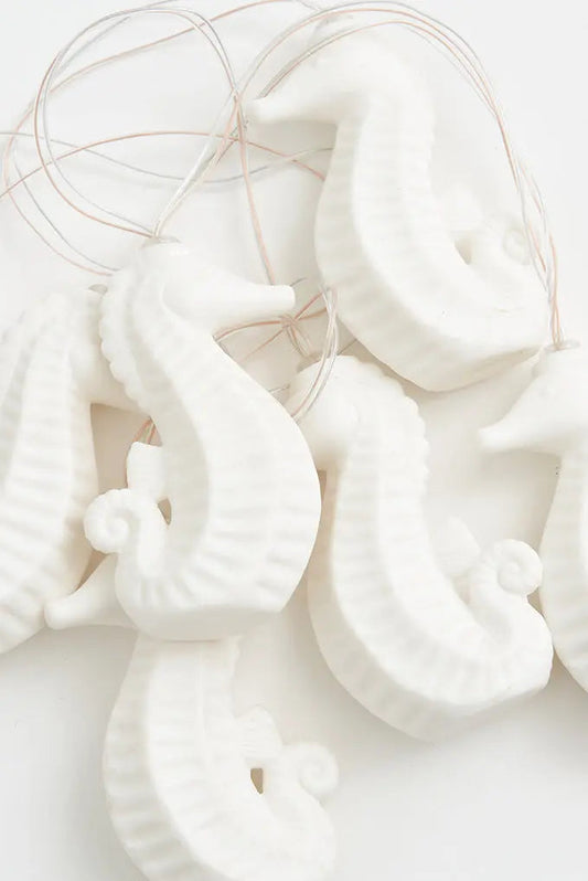 Guirnalda de farolillos con caballitos de mar en resina