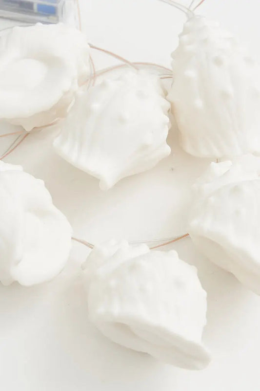 Guirnalda de farolillos con caracolas en resina