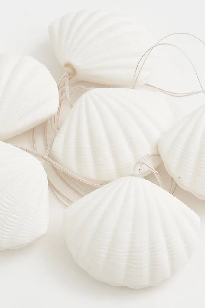 Guirnalda de farolillos con vieiras en resina