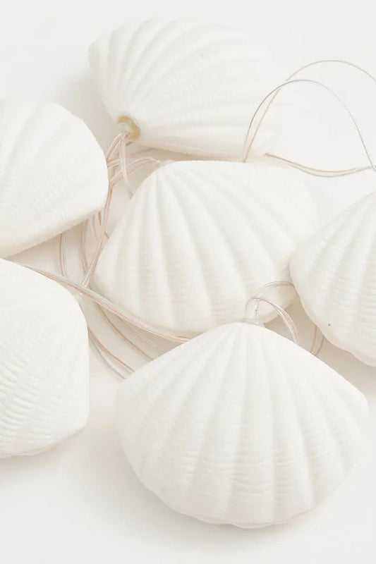 Guirnalda de farolillos con vieiras en resina