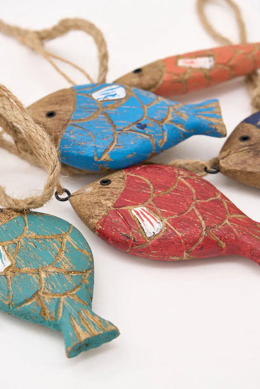 Guirnalda de peces de madera