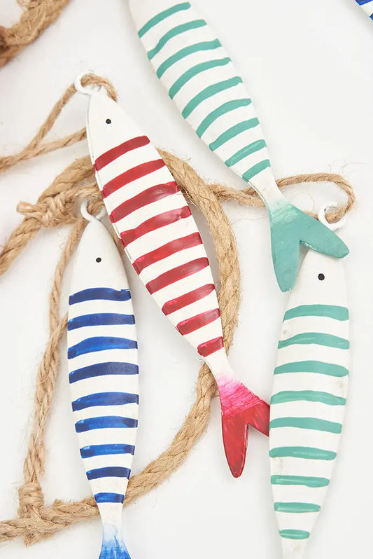 Guirnalda peces de metal en varios colores