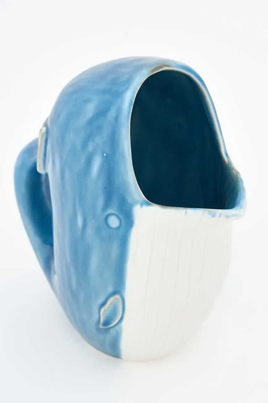 Jarra en porcelana azul forma de ballena