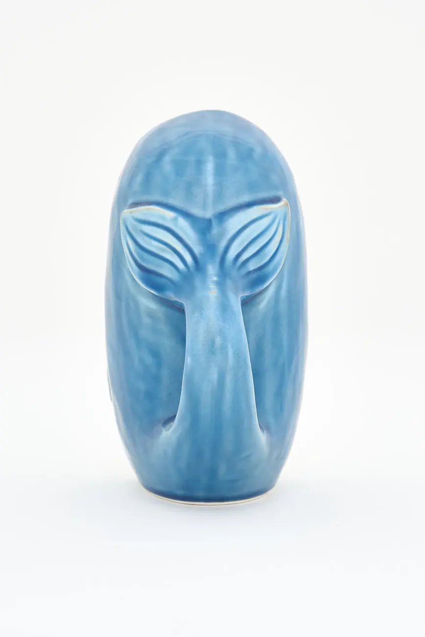 Jarra en porcelana azul forma de ballena