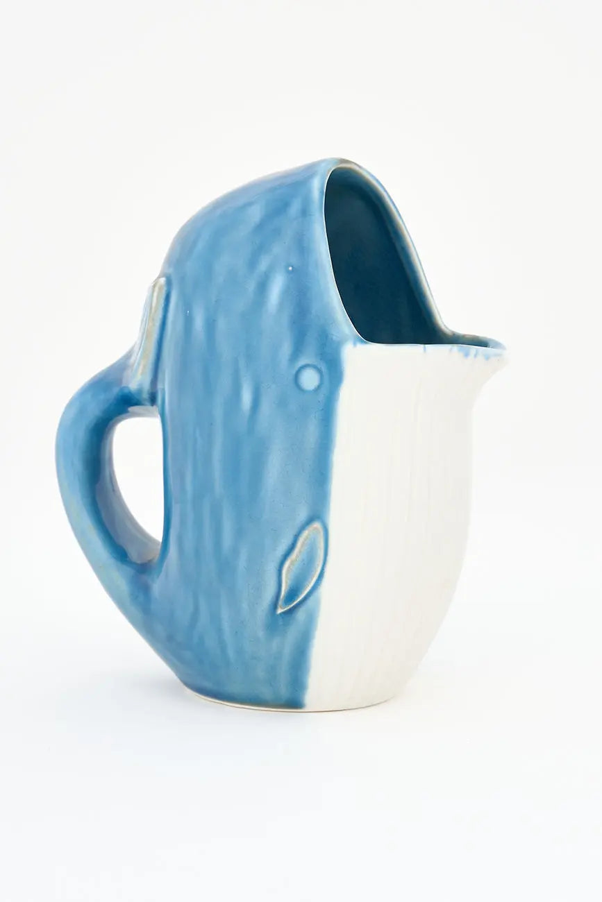 Jarra en porcelana azul forma de ballena