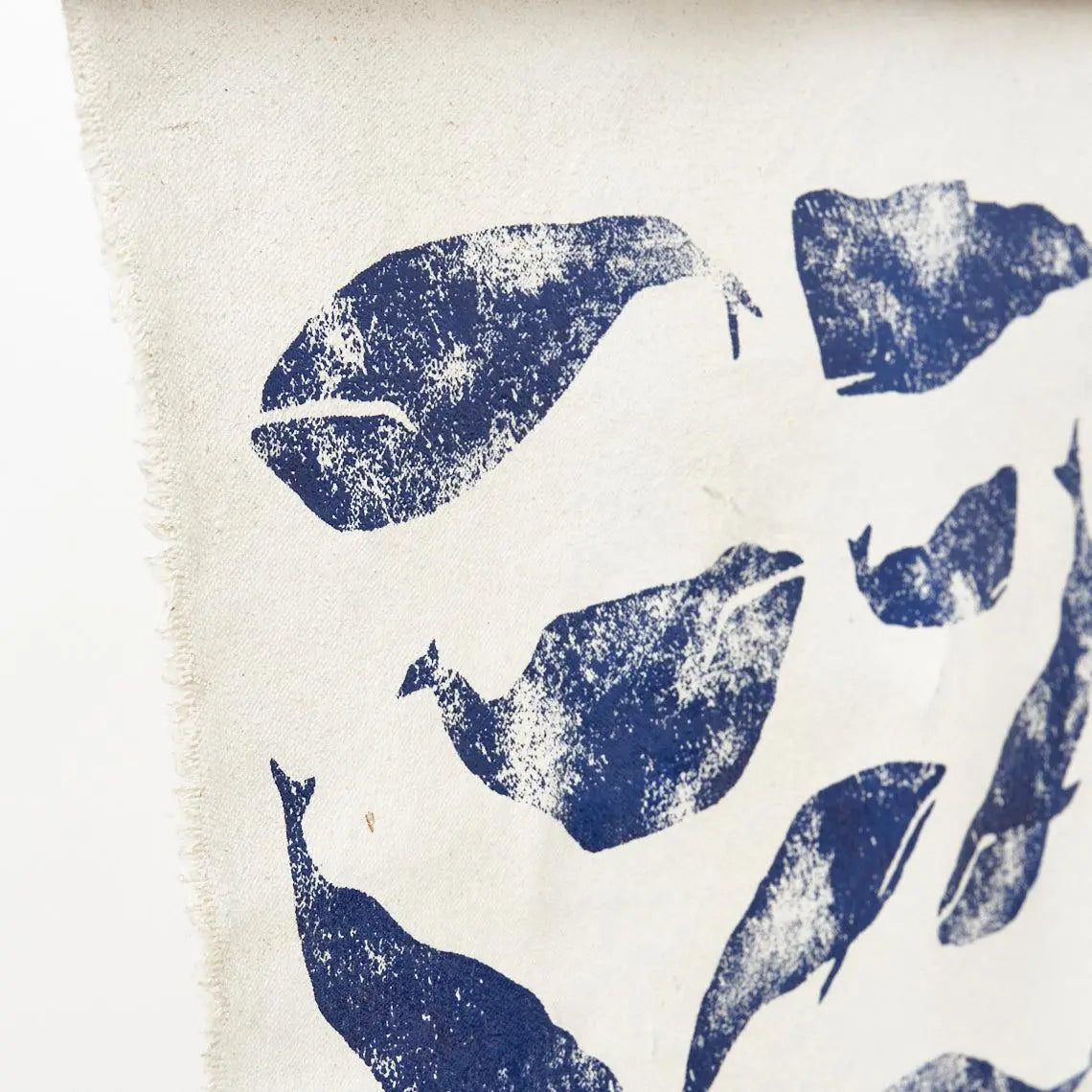 Lámina de tela y madera para colgar con ballenas azules - D6759 Batela