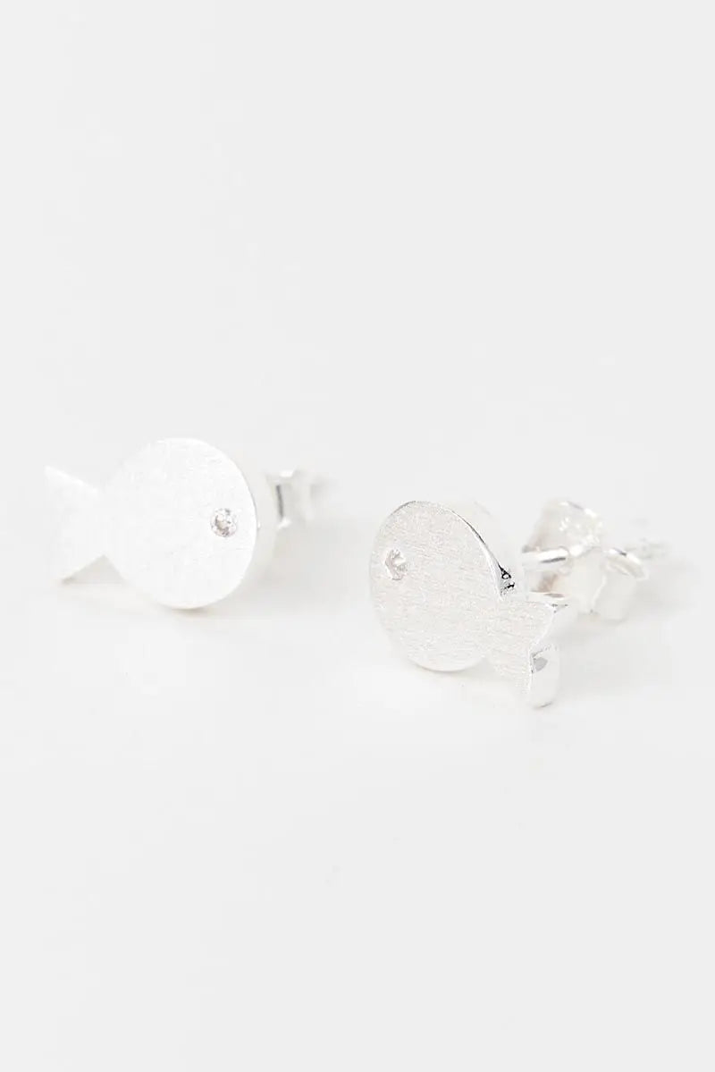 Pendientes pequeños en plata de ley de 925 con forma de pez