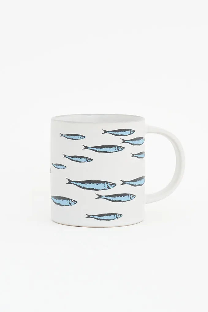 Mug o taza en cerámica con banco de peces