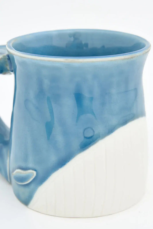 Mug o taza en porcelana azul forma de ballena