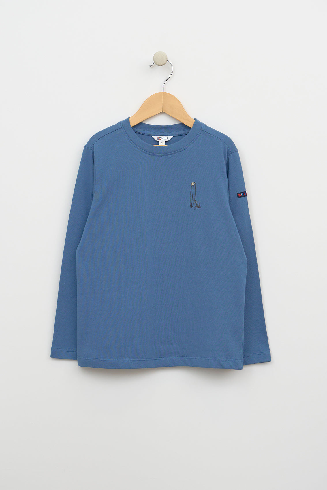 T-shirt à manches longues avec motif de requin surfeur