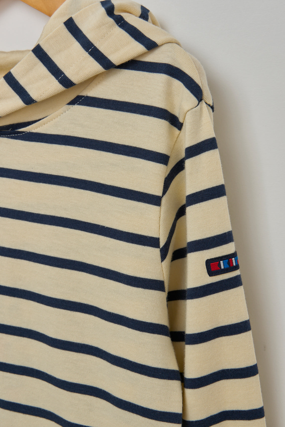 T-shirt enfant rayé à manches longues avec capuche 