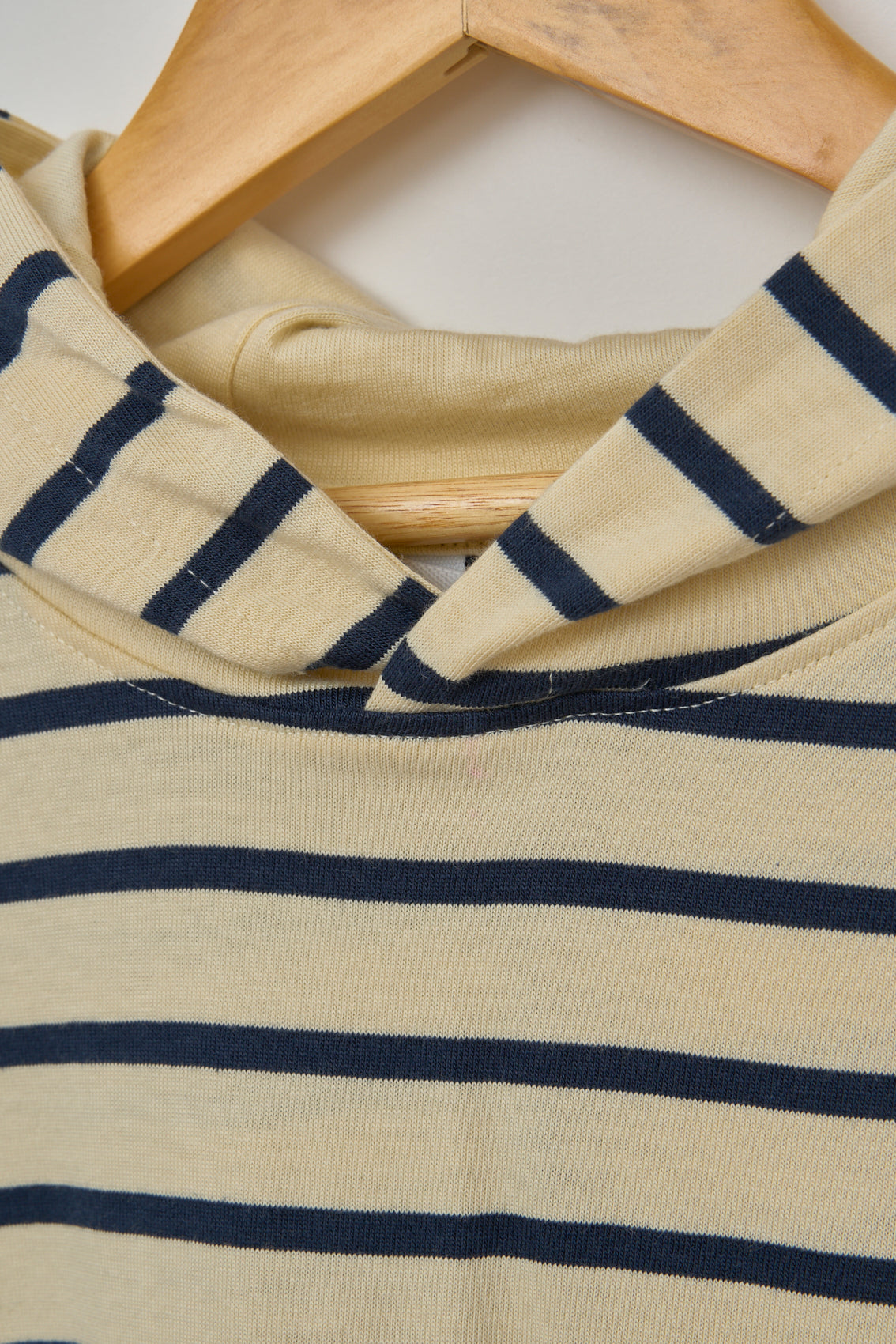 T-shirt enfant rayé à manches longues avec capuche 