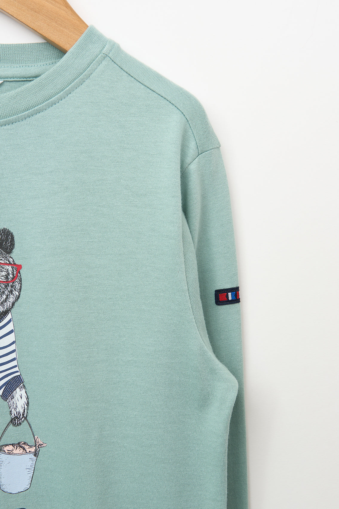 Long-sleeved kids’ t-shirt with fishing bear print