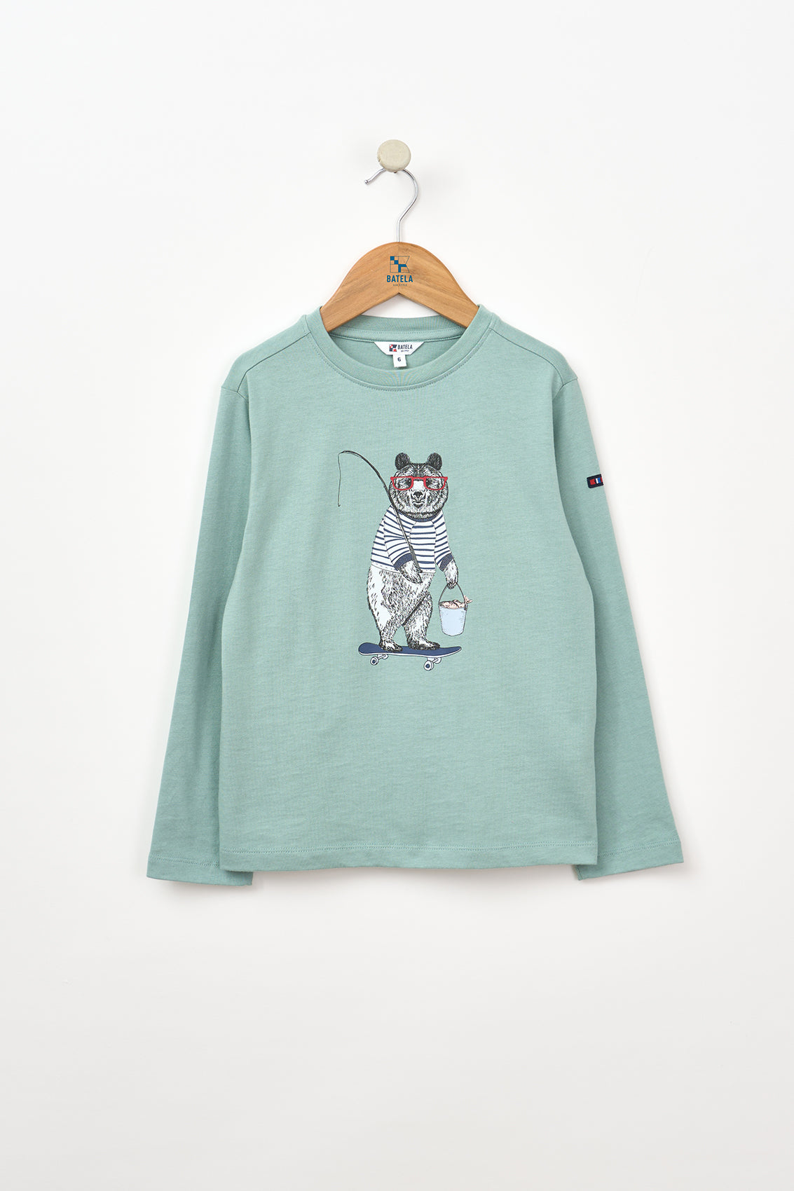 Long-sleeved kids’ t-shirt with fishing bear print